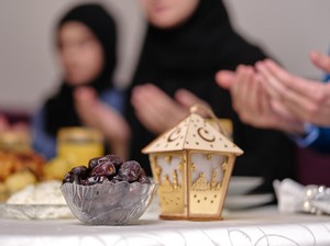 Video Tips Jalani Puasa Ramadan dari Pendakwah Rena dan Reni