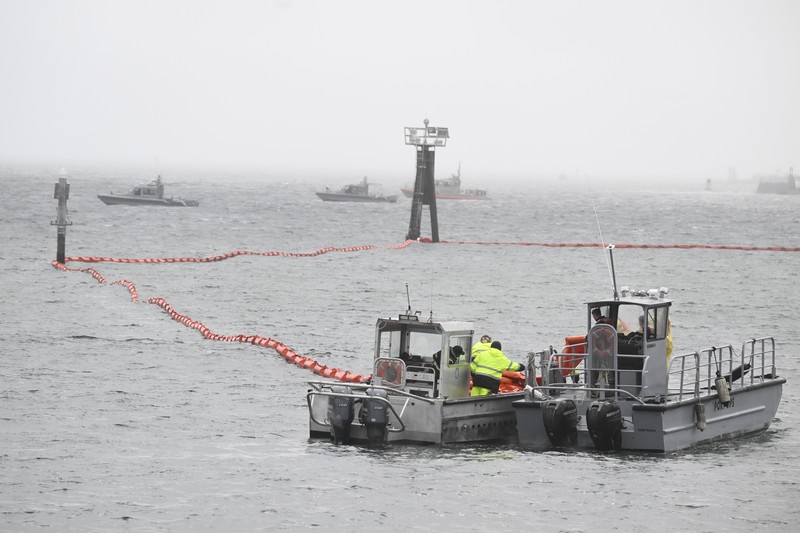 Gambar yang disediakan oleh Premier Sportfishing ini menunjukkan E/A-18G Growler sebelum jatuh di lepas pantai San Diego pada hari Rabu, 12 Februari 2025. (Capt. Brandon Viets/Premier Sportsfishing via AP)