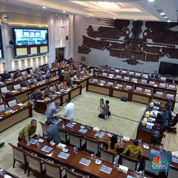 Target Ekonomi 2025 di RPJMN & APBN Berbeda, DPR Bakal Panggil Menkeu