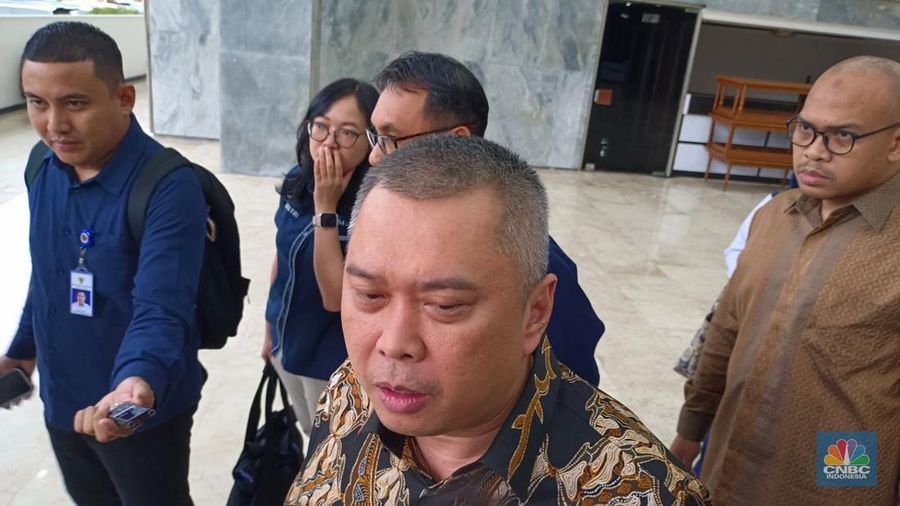 Menhub Dudy Purwaghandi saat ditemui di Kompleks Parlemen, Jakarta, Kamis (13/2/2025). (²©²ÊÍøÕ¾/Martyasari Rizky)
