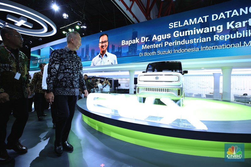 PT Honda Prospect Motor (HPM) resmi meluncurkan mobil listrik pertamanya untuk pasar Indonesia, Honda e:N1 di Indonesia International Motor Show (IIMS) 2025, Jakarta, Kamis (13/2/2025). (CNBC Indonesia/Tri Susilo) PT Honda Prospect Motor (HPM) resmi meluncurkan mobil listrik pertamanya untuk pasar Indonesia, Honda e:N1 di Indonesia International Motor Show (IIMS) 2025, Jakarta, Kamis (13/2/2025). (CNBC Indonesia/Tri Susilo)