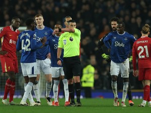 Derby Merseyside: Eks Bos PGMOL Anggap Wasit Michael Oliver Blunder