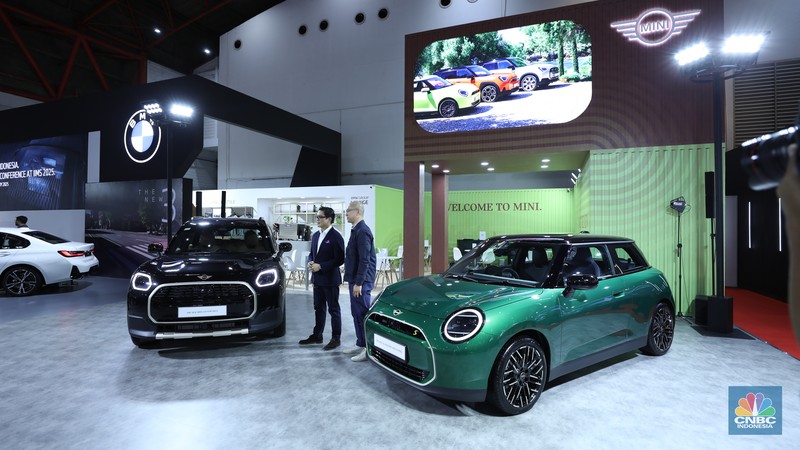 PT Honda Prospect Motor (HPM) resmi meluncurkan mobil listrik pertamanya untuk pasar Indonesia, Honda e:N1 di Indonesia International Motor Show (IIMS) 2025, Jakarta, Kamis (13/2/2025). (CNBC Indonesia/Tri Susilo) PT Honda Prospect Motor (HPM) resmi meluncurkan mobil listrik pertamanya untuk pasar Indonesia, Honda e:N1 di Indonesia International Motor Show (IIMS) 2025, Jakarta, Kamis (13/2/2025). (CNBC Indonesia/Tri Susilo)