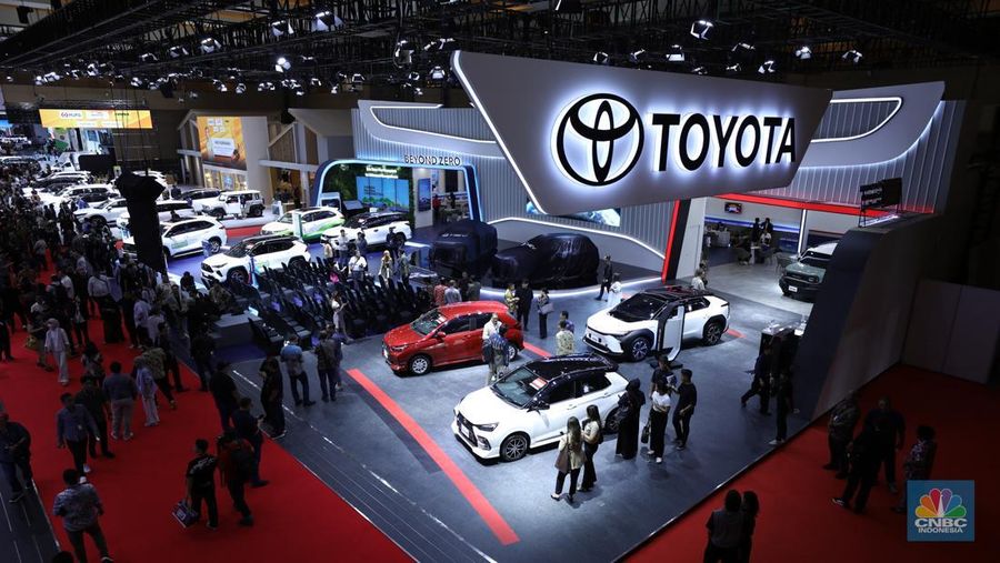 Pameran otomotif tahunan Indonesia International Motor Show (IIMS) di JIExpo, Jakarta Pusat, Kamis (13/2/2025) resmi digelar. (CNBC Indonesia/Tri Susilo)