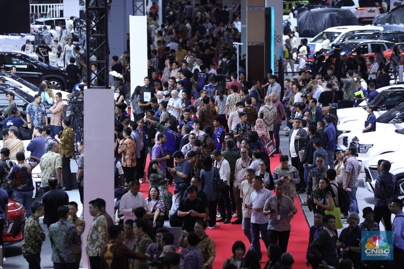 Pameran otomotif tahunan Indonesia International Motor Show (IIMS) di JIExpo, Jakarta Pusat, Kamis (13/2/2025) resmi digelar. Pameran otomotif tahunan Indonesia International Motor Show (IIMS) di JIExpo, Jakarta Pusat, Kamis (13/2/2025) resmi digelar. (CNBC Indonesia/Tri Susilo)