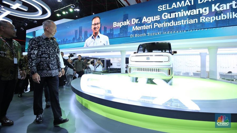 Pameran otomotif tahunan Indonesia International Motor Show (IIMS) di JIExpo, Jakarta Pusat, Kamis (13/2/2025) resmi digelar. (CNBC Indonesia/Tri Susilo)