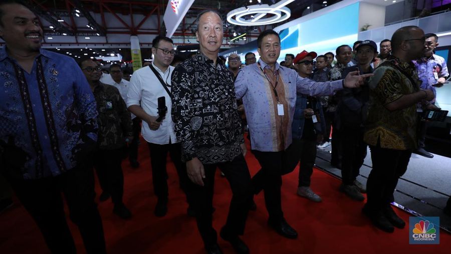 Pameran otomotif tahunan Indonesia International Motor Show (IIMS) di JIExpo, Jakarta Pusat, Kamis (13/2/2025) resmi digelar. Pameran otomotif tahunan Indonesia International Motor Show (IIMS) di JIExpo, Jakarta Pusat, Kamis (13/2/2025) resmi digelar. (CNBC Indonesia/Tri Susilo)