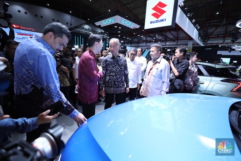Pameran otomotif tahunan Indonesia International Motor Show (IIMS) di JIExpo, Jakarta Pusat, Kamis (13/2/2025) resmi digelar. Pameran otomotif tahunan Indonesia International Motor Show (IIMS) di JIExpo, Jakarta Pusat, Kamis (13/2/2025) resmi digelar. (CNBC Indonesia/Tri Susilo)