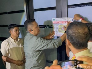 Helens Play Mart Jambi Disegel Terkait Izin Penjualan Minuman Alkohol