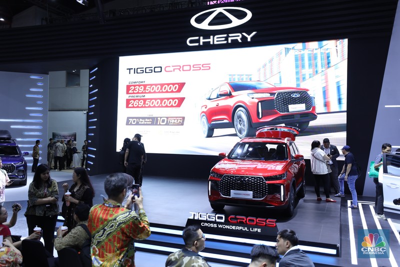PT Honda Prospect Motor (HPM) resmi meluncurkan mobil listrik pertamanya untuk pasar Indonesia, Honda e:N1 di Indonesia International Motor Show (IIMS) 2025, Jakarta, Kamis (13/2/2025). (CNBC Indonesia/Tri Susilo) PT Honda Prospect Motor (HPM) resmi meluncurkan mobil listrik pertamanya untuk pasar Indonesia, Honda e:N1 di Indonesia International Motor Show (IIMS) 2025, Jakarta, Kamis (13/2/2025). (CNBC Indonesia/Tri Susilo)