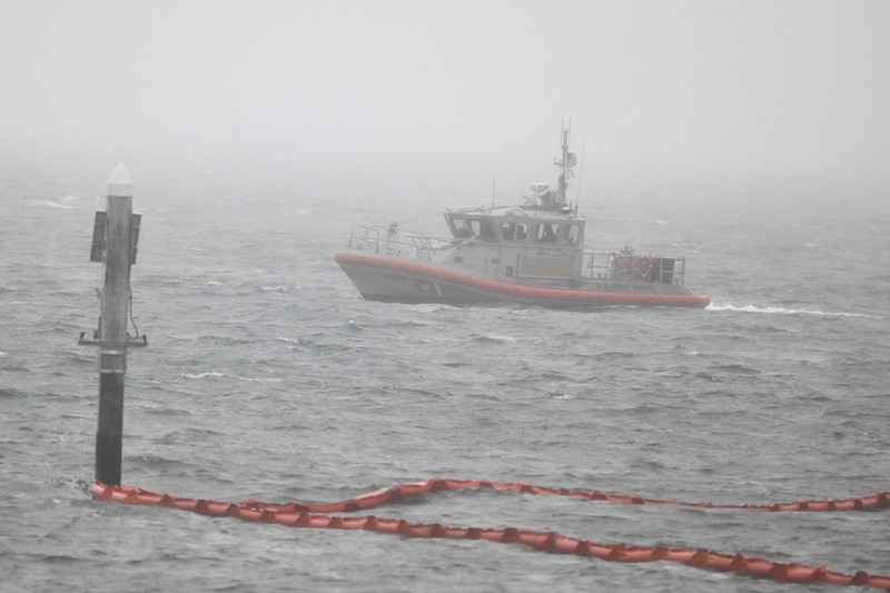 Gambar yang disediakan oleh Premier Sportfishing ini menunjukkan E/A-18G Growler sebelum jatuh di lepas pantai San Diego pada hari Rabu, 12 Februari 2025. (Capt. Brandon Viets/Premier Sportsfishing via AP)
