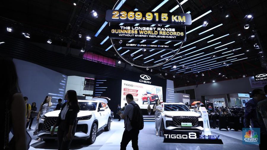 Suasana pameran di ajang Indonesia International Motor Show (IIMS) 2025 yang berlangsung di Ji-Expo Kemayoran, Kamis (13/2/2025). (CNBC Indonesia/Tri Susilo) Suasana pameran di ajang Indonesia International Motor Show (IIMS) 2025 yang berlangsung di Ji-Expo Kemayoran, Kamis (13/2/2025). (CNBC Indonesia/Tri Susilo)