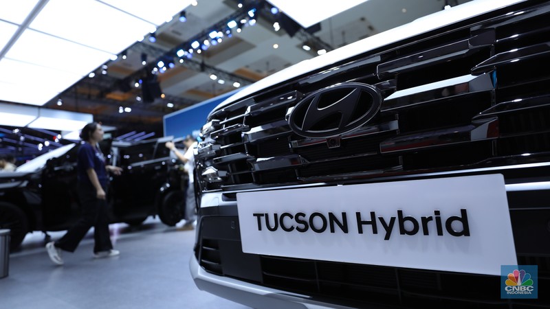 Suasana pameran di ajang Indonesia International Motor Show (IIMS) 2025 yang berlangsung di Ji-Expo Kemayoran, Kamis (13/2/2025). (CNBC Indonesia/Tri Susilo) Suasana pameran di ajang Indonesia International Motor Show (IIMS) 2025 yang berlangsung di Ji-Expo Kemayoran, Kamis (13/2/2025). (CNBC Indonesia/Tri Susilo)