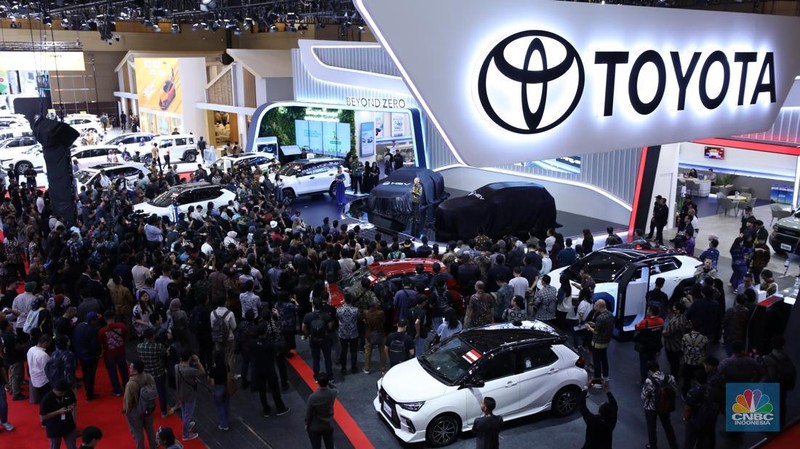 PT Honda Prospect Motor (HPM) resmi meluncurkan mobil listrik pertamanya untuk pasar Indonesia, Honda e:N1 di Indonesia International Motor Show (IIMS) 2025, Jakarta, Kamis (13/2/2025). (CNBC Indonesia/Tri Susilo)