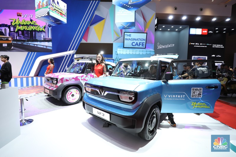 PT Honda Prospect Motor (HPM) resmi meluncurkan mobil listrik pertamanya untuk pasar Indonesia, Honda e:N1 di Indonesia International Motor Show (IIMS) 2025, Jakarta, Kamis (13/2/2025). (CNBC Indonesia/Tri Susilo) PT Honda Prospect Motor (HPM) resmi meluncurkan mobil listrik pertamanya untuk pasar Indonesia, Honda e:N1 di Indonesia International Motor Show (IIMS) 2025, Jakarta, Kamis (13/2/2025). (CNBC Indonesia/Tri Susilo)