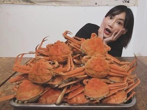 Wanita Ini Pensiun Usai 10 Tahun Jadi Konten Kreator Mukbang