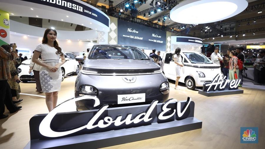 Wuling resmi luncurkan varian terbaru dari New Air Ev dan New Cloud Ev di IIMS 2025, Kamis (13/2/2025). (վ/Tri Susilo)