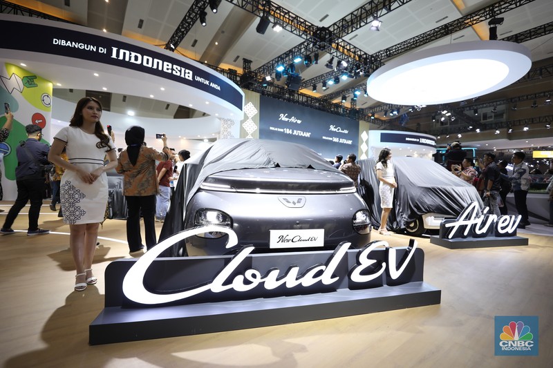 PT Honda Prospect Motor (HPM) resmi meluncurkan mobil listrik pertamanya untuk pasar Indonesia, Honda e:N1 di Indonesia International Motor Show (IIMS) 2025, Jakarta, Kamis (13/2/2025). (CNBC Indonesia/Tri Susilo) PT Honda Prospect Motor (HPM) resmi meluncurkan mobil listrik pertamanya untuk pasar Indonesia, Honda e:N1 di Indonesia International Motor Show (IIMS) 2025, Jakarta, Kamis (13/2/2025). (CNBC Indonesia/Tri Susilo)