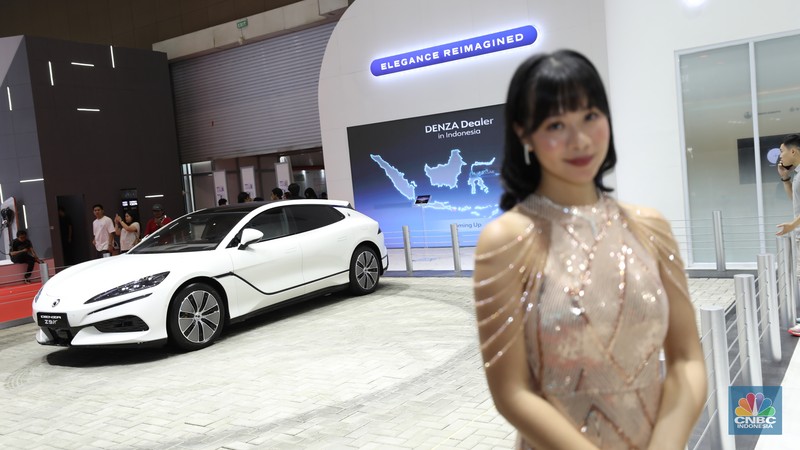 PT Honda Prospect Motor (HPM) resmi meluncurkan mobil listrik pertamanya untuk pasar Indonesia, Honda e:N1 di Indonesia International Motor Show (IIMS) 2025, Jakarta, Kamis (13/2/2025). (CNBC Indonesia/Tri Susilo) PT Honda Prospect Motor (HPM) resmi meluncurkan mobil listrik pertamanya untuk pasar Indonesia, Honda e:N1 di Indonesia International Motor Show (IIMS) 2025, Jakarta, Kamis (13/2/2025). (CNBC Indonesia/Tri Susilo)