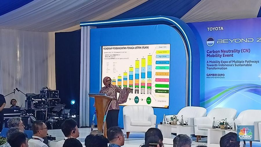 Dirjen Energi Baru Terbarukan dan Konservasi Energi (EBTKE) Kementerian ESDM Eniya Listiani Dewi dalam Carbon Neutrality Gambir Expo Kemayoran, Jumat (14/2/2025). (CNBC Indonesia/Ferry Sandi)