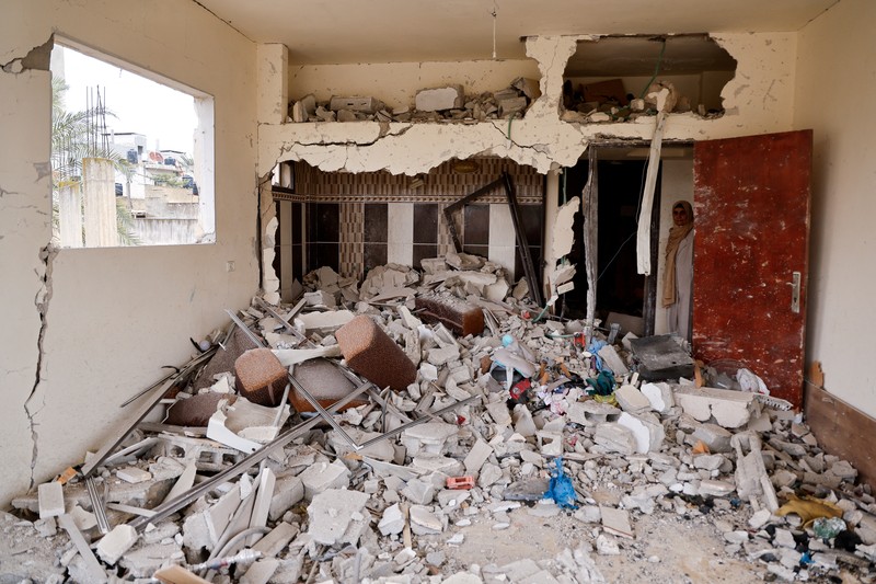 ISRAEL-PALESTINIANS/WEST BANK-AFTERMATH Palestinians remove the rubble from a damaged building in the aftermath of an Israeli raid, in Al-Faraa refugee camp near Tubas, in the Israeli-occupied West Bank, February 12, 2025. REUTERS/Raneen Sawafta