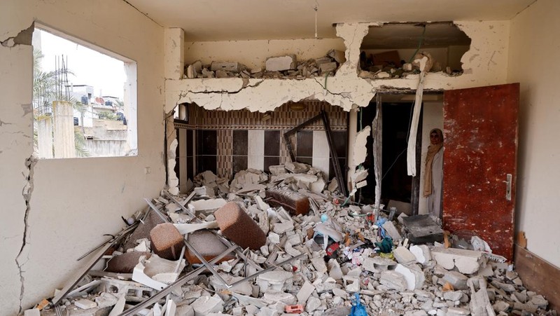 Palestinians remove the rubble from a damaged building in the aftermath of an Israeli raid, in Al-Faraa refugee camp near Tubas, in the Israeli-occupied West Bank, February 12, 2025. REUTERS/Raneen Sawafta