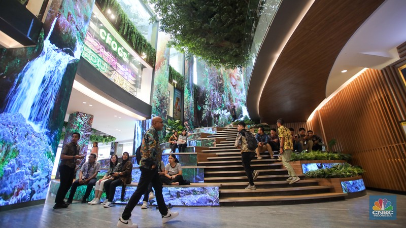 Lippo Mall Nusantara (LMN) yang dahulu bernama Plaza Semanggi dan sempat sepi pengunjung kini kembali ramai. (CNBC Indonesia/Faisal Rahman) Lippo Mall Nusantara (LMN) yang dahulu bernama Plaza Semanggi dan sempat sepi pengunjung kini kembali ramai. (CNBC Indonesia/Faisal Rahman)