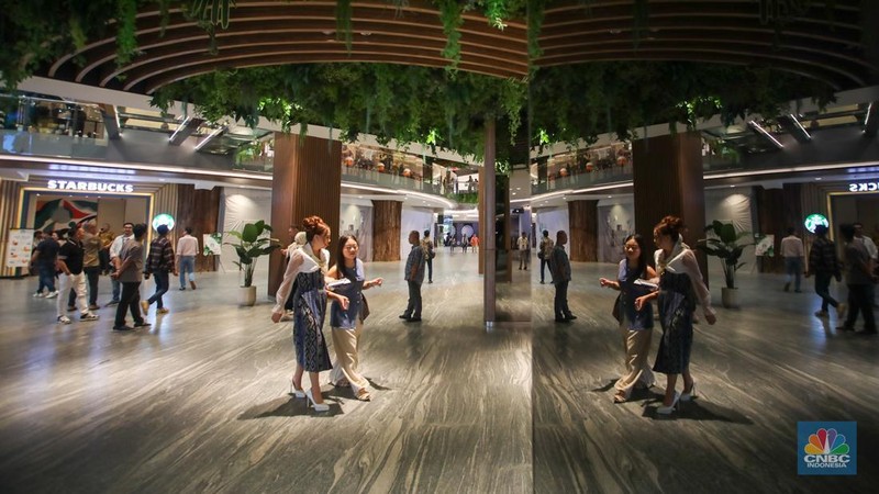 Lippo Mall Nusantara (LMN) yang dahulu bernama Plaza Semanggi dan sempat sepi pengunjung kini kembali ramai. (վ/Faisal Rahman)