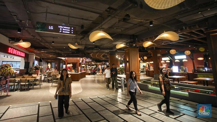 Lippo Mall Nusantara (LMN) yang dahulu bernama Plaza Semanggi dan sempat sepi pengunjung kini kembali ramai. (CNBC Indonesia/Faisal Rahman)