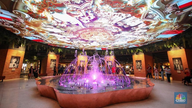Lippo Mall Nusantara (LMN) yang dahulu bernama Plaza Semanggi dan sempat sepi pengunjung kini kembali ramai. (վ/Faisal Rahman)
