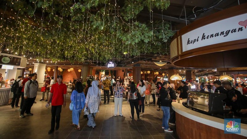 Lippo Mall Nusantara (LMN) yang dahulu bernama Plaza Semanggi dan sempat sepi pengunjung kini kembali ramai. (վ/Faisal Rahman)