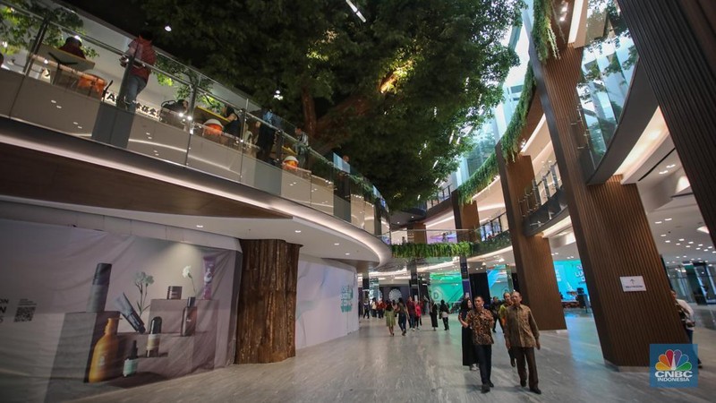 Lippo Mall Nusantara (LMN) yang dahulu bernama Plaza Semanggi dan sempat sepi pengunjung kini kembali ramai. (վ/Faisal Rahman)