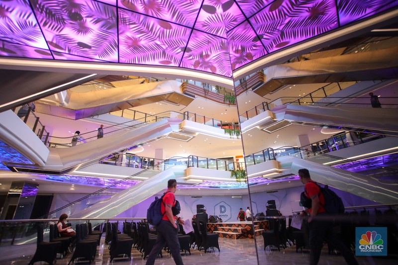 Lippo Mall Nusantara (LMN) yang dahulu bernama Plaza Semanggi dan sempat sepi pengunjung kini kembali ramai. (CNBC Indonesia/Faisal Rahman) Lippo Mall Nusantara (LMN) yang dahulu bernama Plaza Semanggi dan sempat sepi pengunjung kini kembali ramai. (CNBC Indonesia/Faisal Rahman)