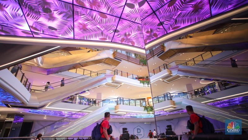 Lippo Mall Nusantara (LMN) yang dahulu bernama Plaza Semanggi dan sempat sepi pengunjung kini kembali ramai. (վ/Faisal Rahman)