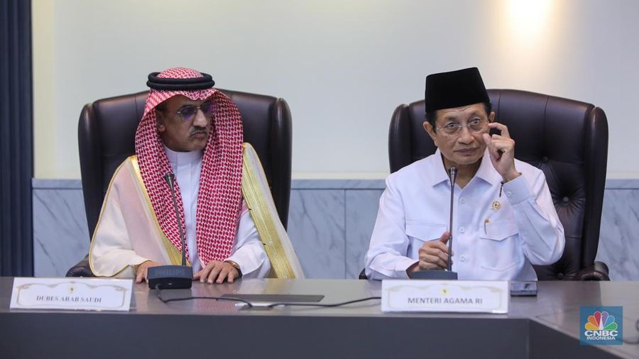 Menjelang bulan suci Ramadan, Raja Salman Bin Abdul Aziz Al Saud memberikan hadiah berupa 100 ton kurma kepada Indonesia.  (CNBC Indonesia/Faisal Rahman)