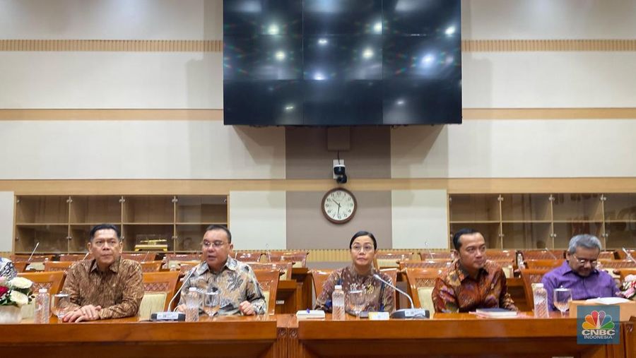 Menteri Keuangan, Sri Mulyani saat menghadiri rapat kerja dengan DPR RI. (²©²ÊÍøÕ¾/Zahwa Madjid)