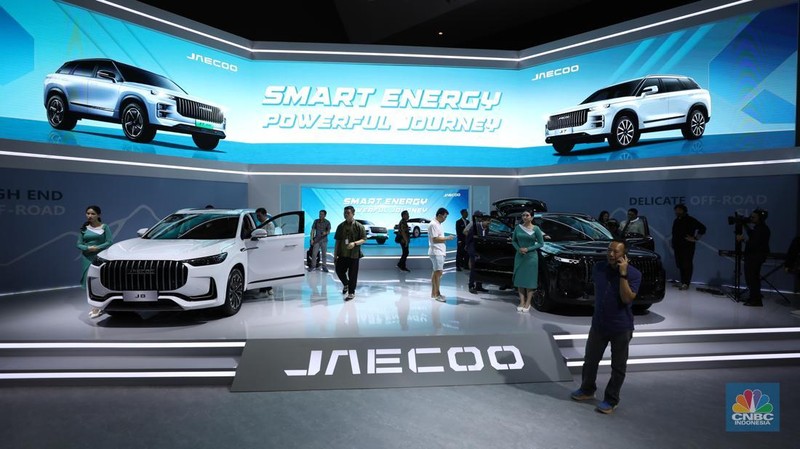 PT Honda Prospect Motor (HPM) resmi meluncurkan mobil listrik pertamanya untuk pasar Indonesia, Honda e:N1 di Indonesia International Motor Show (IIMS) 2025, Jakarta, Kamis (13/2/2025). (CNBC Indonesia/Tri Susilo)