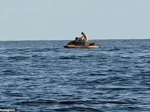 Buset! Viral Pasangan Mesum di Atas Jetski, Lokasinya di Tengah Laut