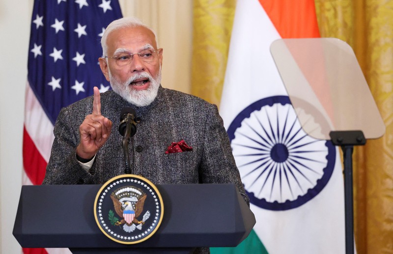 Presiden AS Donald Trump dan Perdana Menteri India Narendra Modi berjabat tangan saat menghadiri konferensi pers bersama di Gedung Putih di Washington, D.C., AS, 13 Februari 2025. Presiden AS Donald Trump dan Perdana Menteri India Narendra Modi berjabat tangan saat menghadiri konferensi pers bersama di Gedung Putih di Washington, D.C., AS, 13 Februari 2025. (REUTERS/Kevin Lamarque)