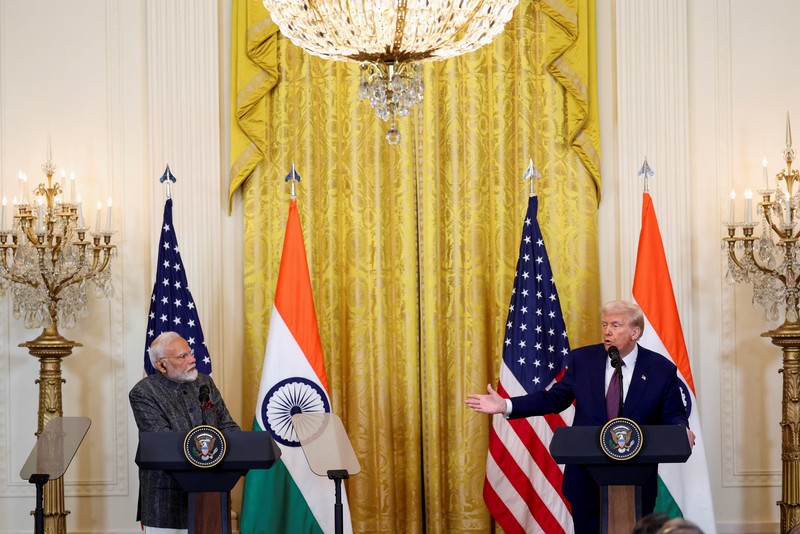 Presiden AS Donald Trump dan Perdana Menteri India Narendra Modi berjabat tangan saat menghadiri konferensi pers bersama di Gedung Putih di Washington, D.C., AS, 13 Februari 2025. Presiden AS Donald Trump dan Perdana Menteri India Narendra Modi berjabat tangan saat menghadiri konferensi pers bersama di Gedung Putih di Washington, D.C., AS, 13 Februari 2025. (REUTERS/Kevin Lamarque)