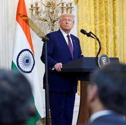 Donald Trump Ngaco Tikus Transgenik Dibilang Transgender, Ini Bedanya