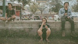 Jason Ranti, Iksan Skuter dan Bagus Dwi Danto Bikin Trio Lesehan