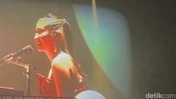 Video: Karaoke Check di Konser BUZZ NIKI Hari Pertama