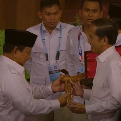 Jokowi Puji Prabowo di HUT Gerindra, Sebut Punya Dukungan Kuat