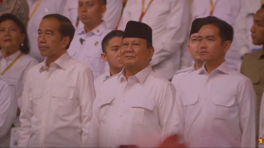 Presiden RI Prabowo Subianto didampingi Presiden RI ke 7 Joko Widodo dan Wakil Presiden RI Gibran Rakabuming Raka di acara HUT ke-17 Partai Gerakan Indonesia Raya (GERINDRA). (Tangkapan Layar Youtube
