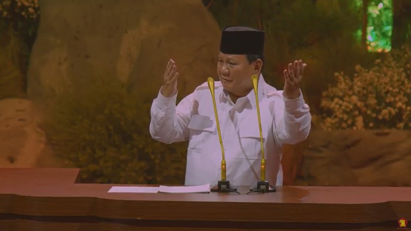 Presiden RI Prabowo Subianto didampingi Presiden RI ke 7 Joko Widodo  dan Wakil Presiden RI Gibran Rakabuming Raka di acara HUT ke-17 Partai Gerakan Indonesia Raya (GERINDRA). (Tangkapan Layar Youtube