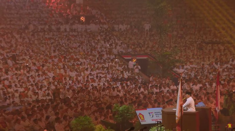 Presiden RI Prabowo Subianto didampingi Presiden RI ke 7 Joko Widodo dan Wakil Presiden RI Gibran Rakabuming Raka di acara HUT ke-17 Partai Gerakan Indonesia Raya (GERINDRA). (Tangkapan Layar Youtube Presiden RI Prabowo Subianto didampingi Presiden RI ke 7 Joko Widodo dan Wakil Presiden RI Gibran Rakabuming Raka di acara HUT ke-17 Partai Gerakan Indonesia Raya (GERINDRA). (Tangkapan Layar Youtube