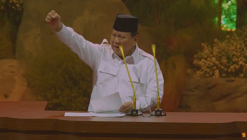 Presiden RI Prabowo Subianto didampingi Presiden RI ke 7 Joko Widodo  dan Wakil Presiden RI Gibran Rakabuming Raka di acara HUT ke-17 Partai Gerakan Indonesia Raya (GERINDRA). (Tangkapan Layar Youtube