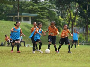 Ajang Soccer Challenge Bantu Perkembangan Siswi di Sepakbola