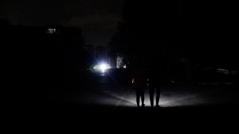 People sit outside their home during a blackout following the failure of a major power plant, Havana, Cuba February 13, 2025. REUTERS/Norlys Perez